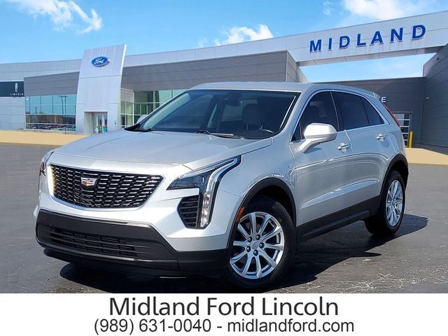 2019 Cadillac XT4 Luxury in Radiant Silver Metallic — front three-quarter view