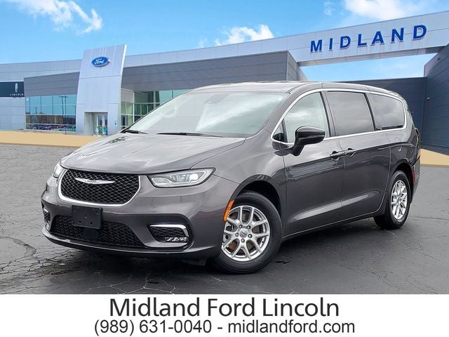 2023 Chrysler Pacifica Touring L in Granite Crystal Metallic Clearcoat — front three-quarter view