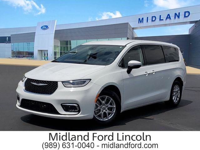 2023 Chrysler Pacifica Touring L in Bright White Clearcoat — front three-quarter view