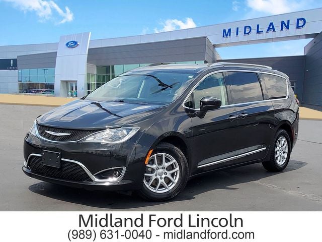 2020 Chrysler Pacifica Touring L in Brilliant Black Crystal Pearlcoat — front three-quarter view